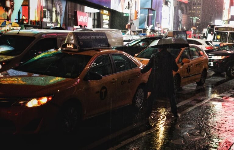Taxi Driver Film Analysis: Deconstructing Loneliness, Rage, and the Modern Anti-Hero