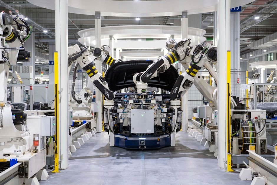 Global Automotive Industry Outlook: CEO Insights on EV Transition & China Trade Tensions